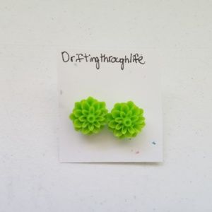 Clean out sale new Handmade Resin Flower Earrings